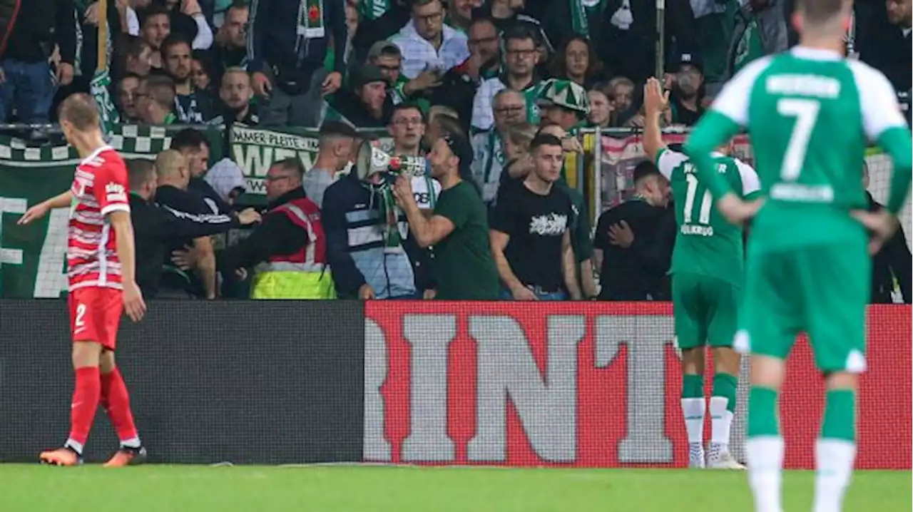 Bundesliga - Werder Bremen - FC Augsburg: FCA-Keeper Gikiewicz provoziert - Bremer Fans versuchen Platzsturm