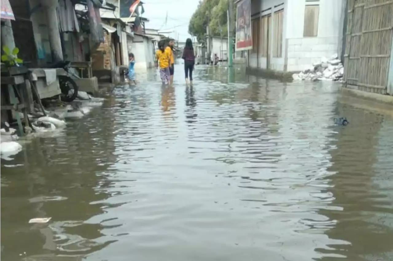 Dua RT di Kosambi Tangerang Terendam Banjir |Republika Online