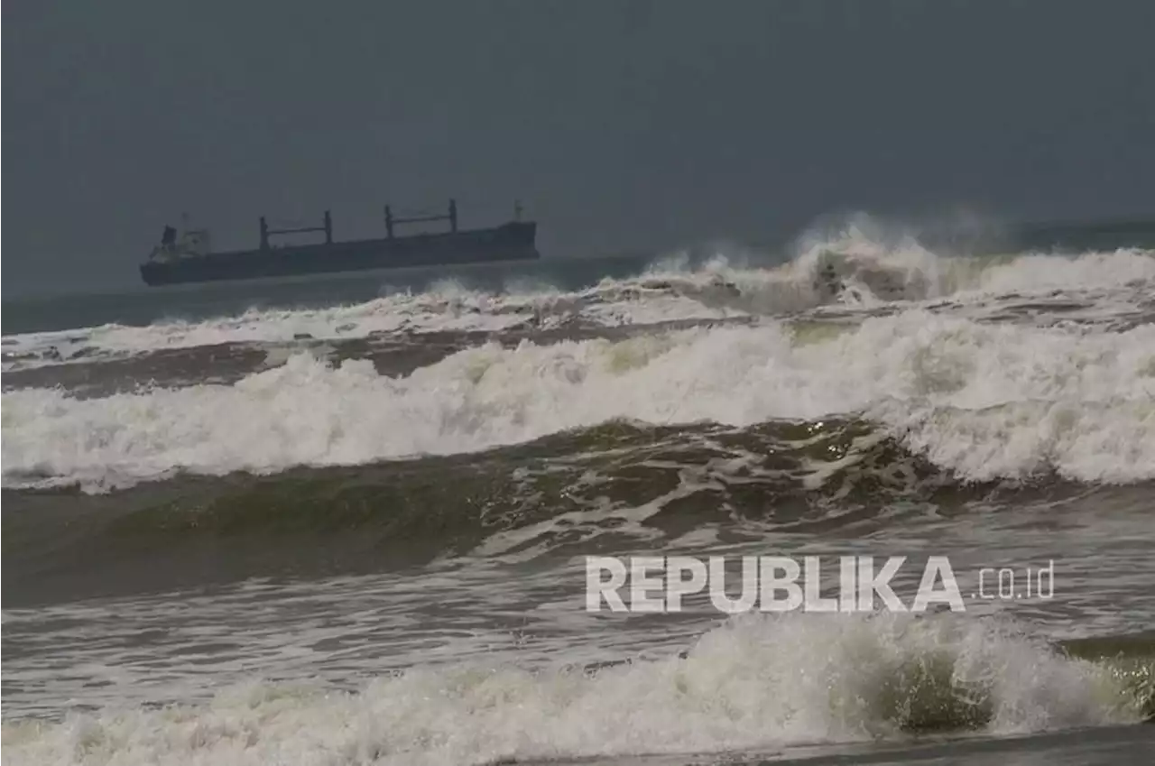 Nelayan Lebak Sepekan tidak Melaut karena Gelombang Tinggi |Republika Online