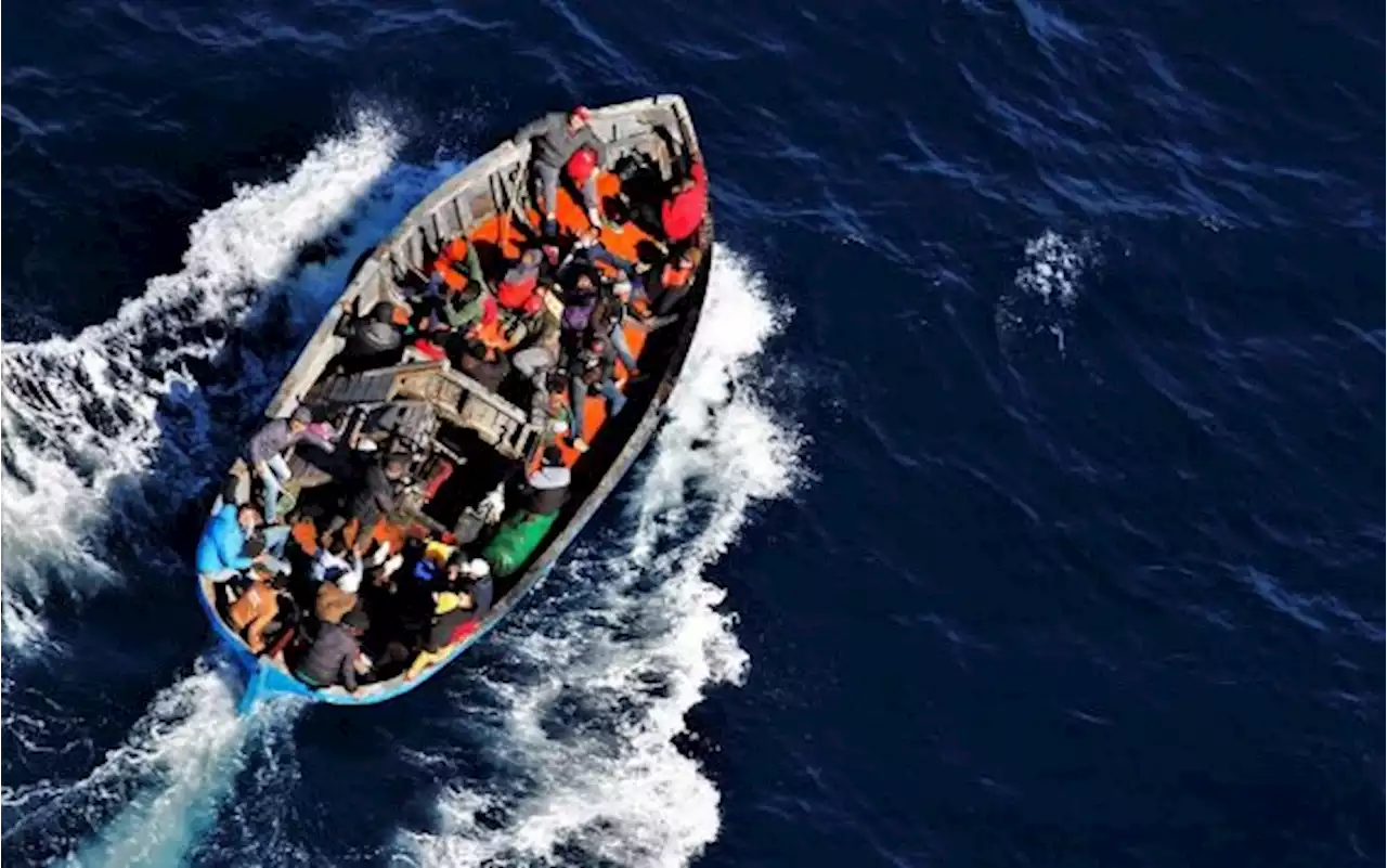 Migranti: tre sbarchi a Lampedusa, arrivate 79 persone