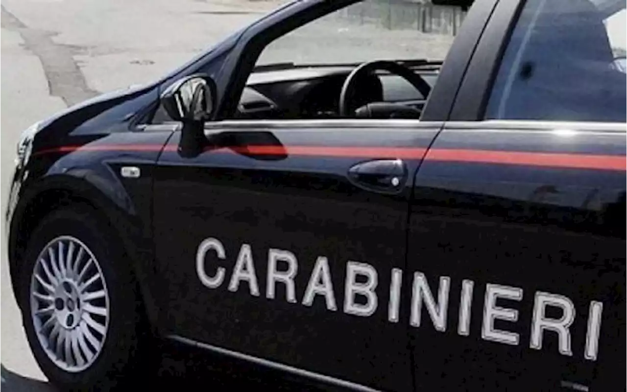 Ruba scooter davanti ai carabinieri, arrestato 22enne a Napoli