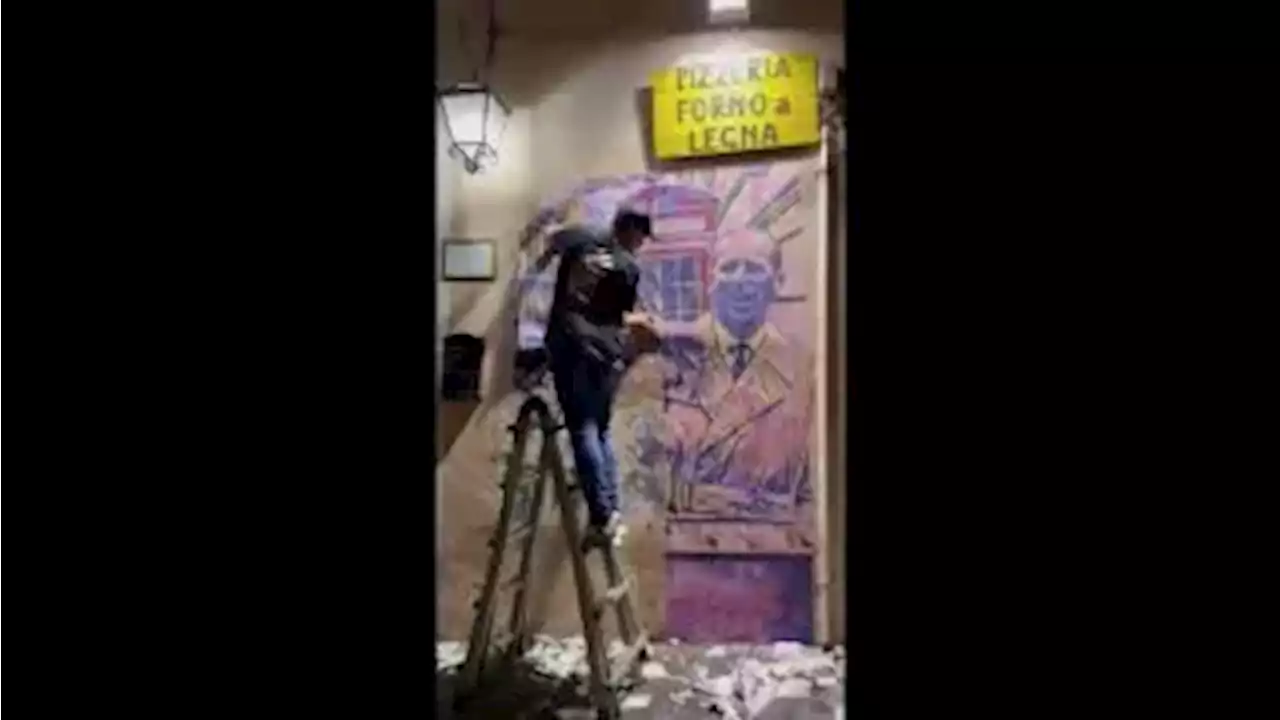 Addio alla Regina Elisabetta, a Roma compare il murales omaggio di Anonimo 74 - Il Sole 24 ORE