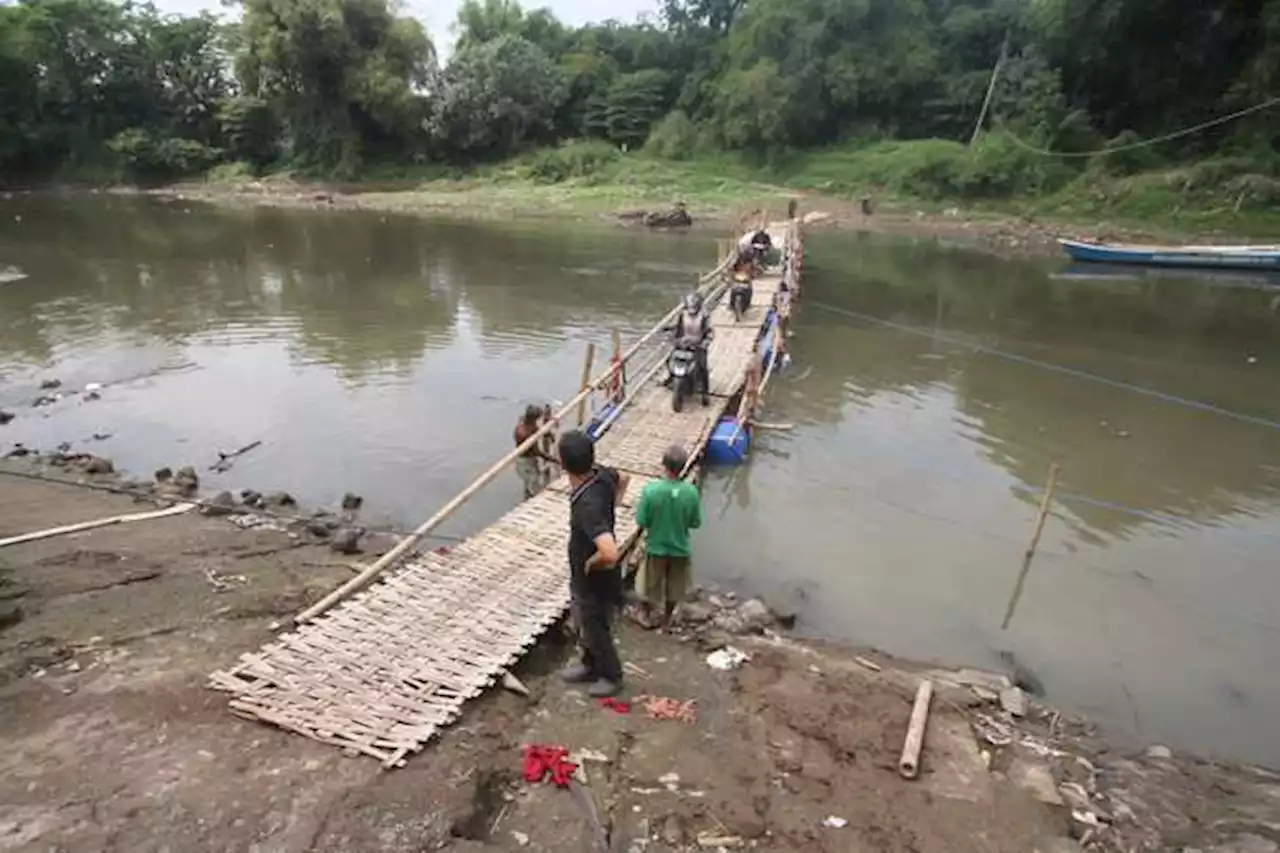 Menjajal Seberangi Bengawan Solo lewat Jembatan Sesek, Ngeri-Ngeri Sedap!