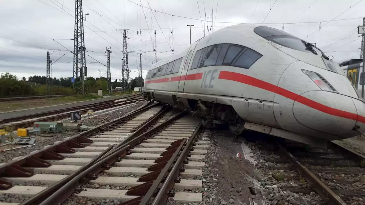 Spektakulärer Unfall in Karlsruhe: ICE beim Rangieren im Hauptbahnhof entgleist