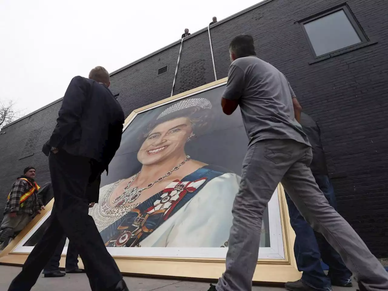 Plans underway to display giant painting of the Queen that hung in old Winnipeg Arena