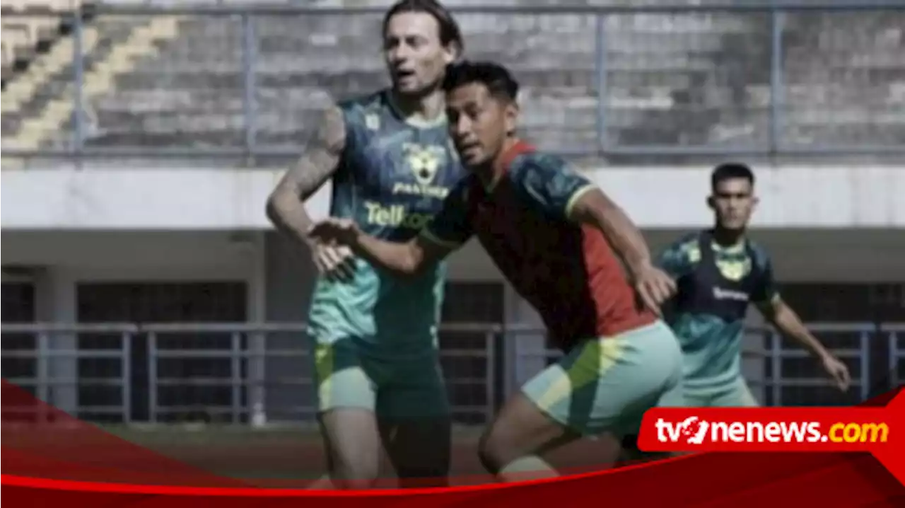 Bek Persib Daisuke Sato Siap Hadapi Arema FC