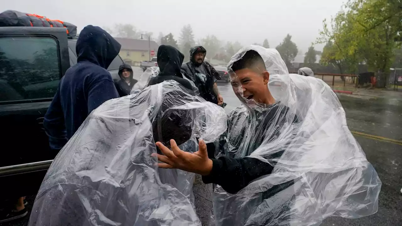 Heat wave breaks in Southern California with spotty rain