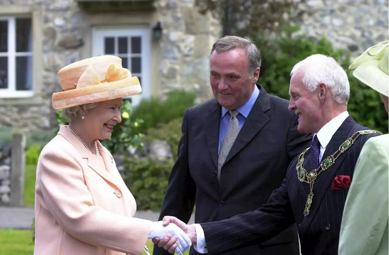 Earl of Harewood David Lascelles honours the 'grace and dignity' of his godmother 'Cousin Lilibet'