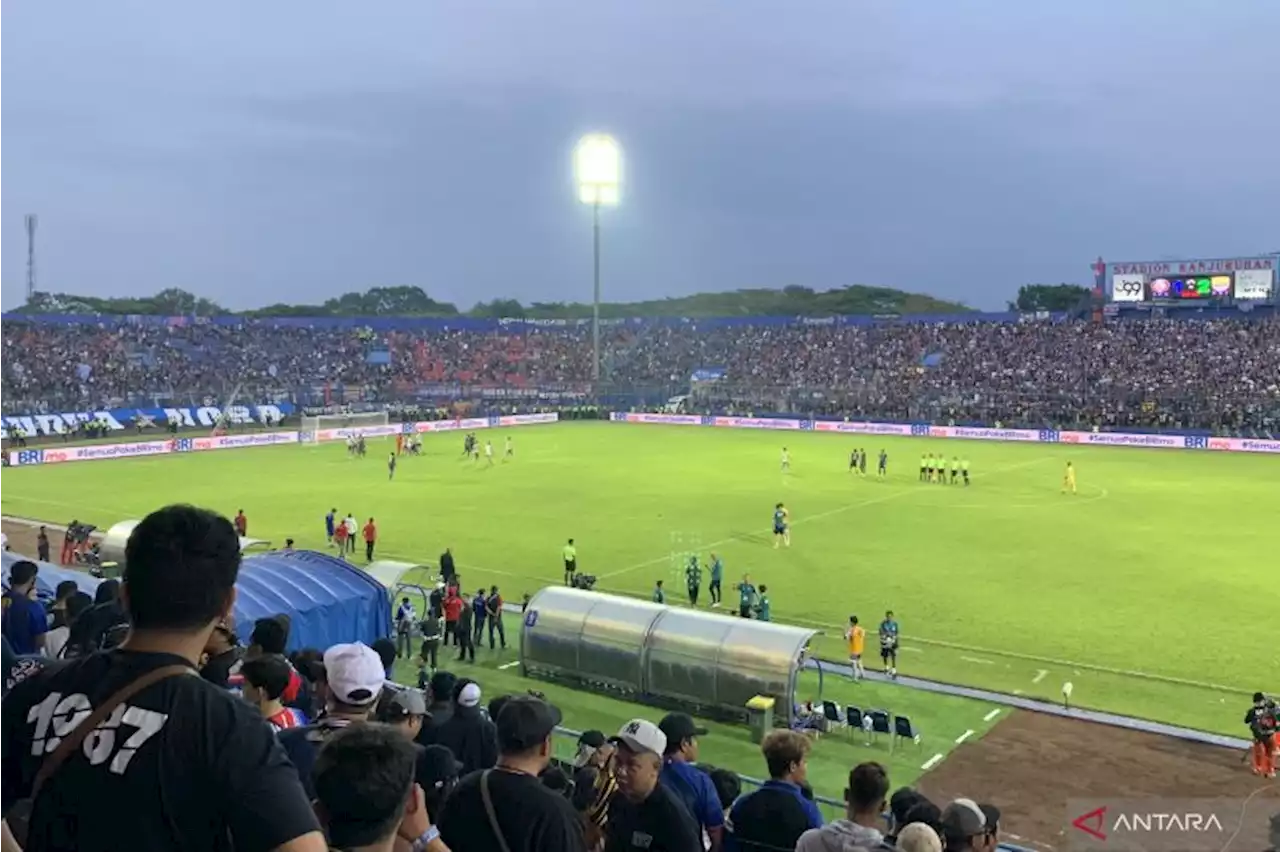 Arema FC buang keunggulan saat dibungkam Persib Bandung 1-2