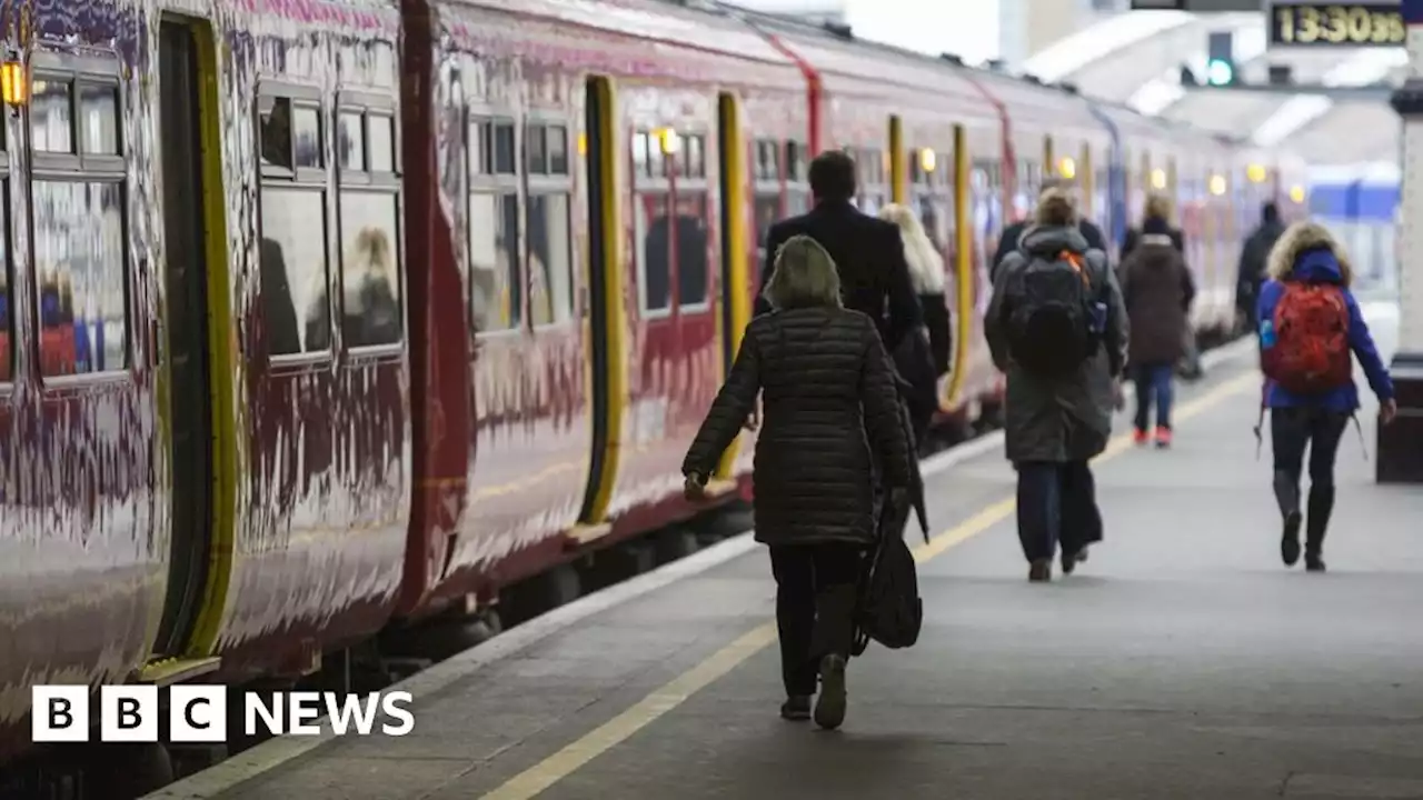 Queen Elizabeth II: Trains to London likely to be 'extremely busy'