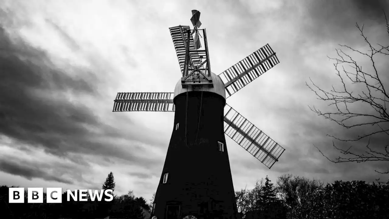 Queen Elizabeth II: Holgate Windmill pays tribute to Queen