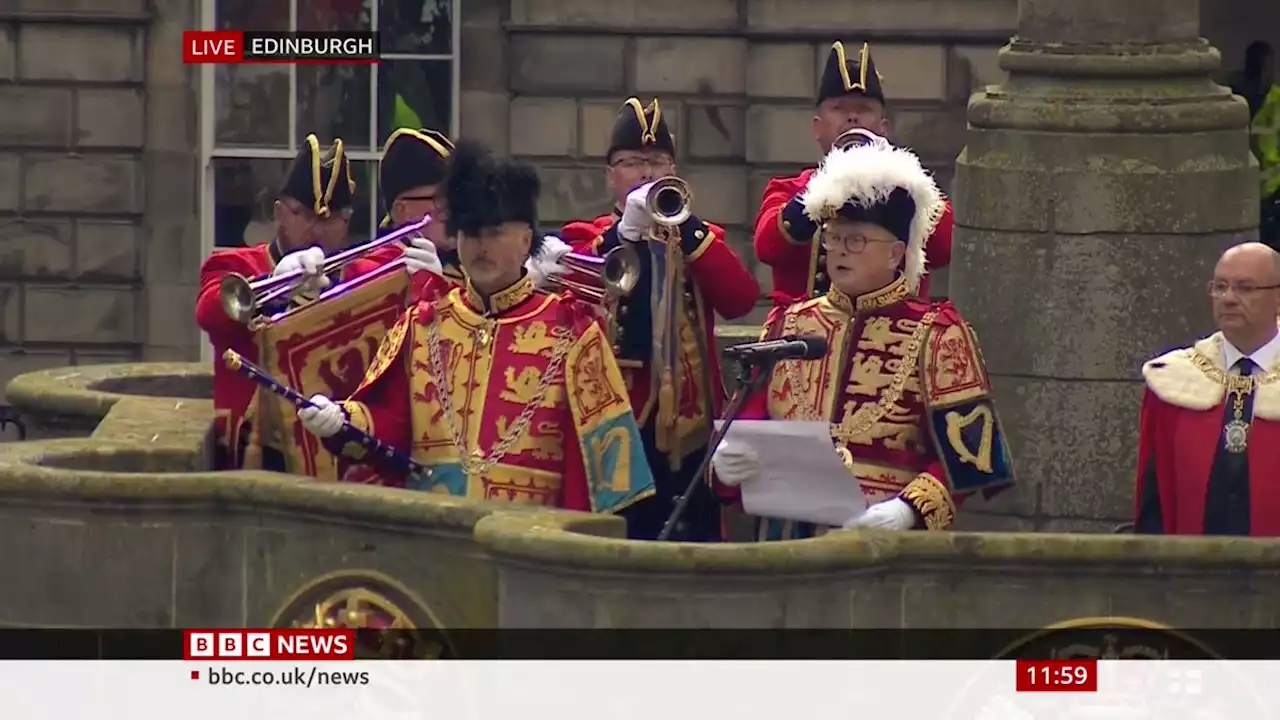 Queen's coffin travelling from Balmoral to Edinburgh - BBC News