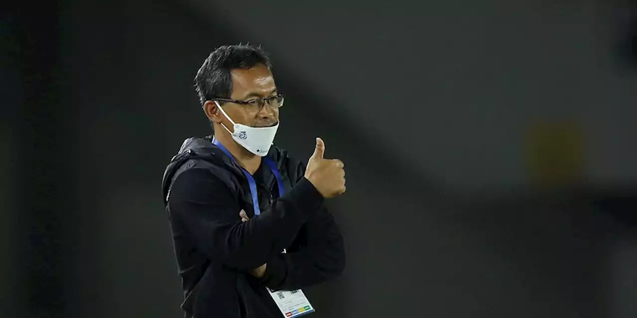 Persebaya Dipermalukan PSM Makassar, Aji Santoso Akui Kesalahan Pemain, Ogah Cari-Cari Alasan - Bola.net