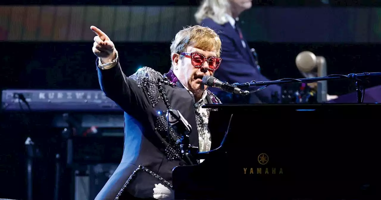 Elton John pays tribute to Queen Elizabeth II during show in Toronto: 'She will be missed'