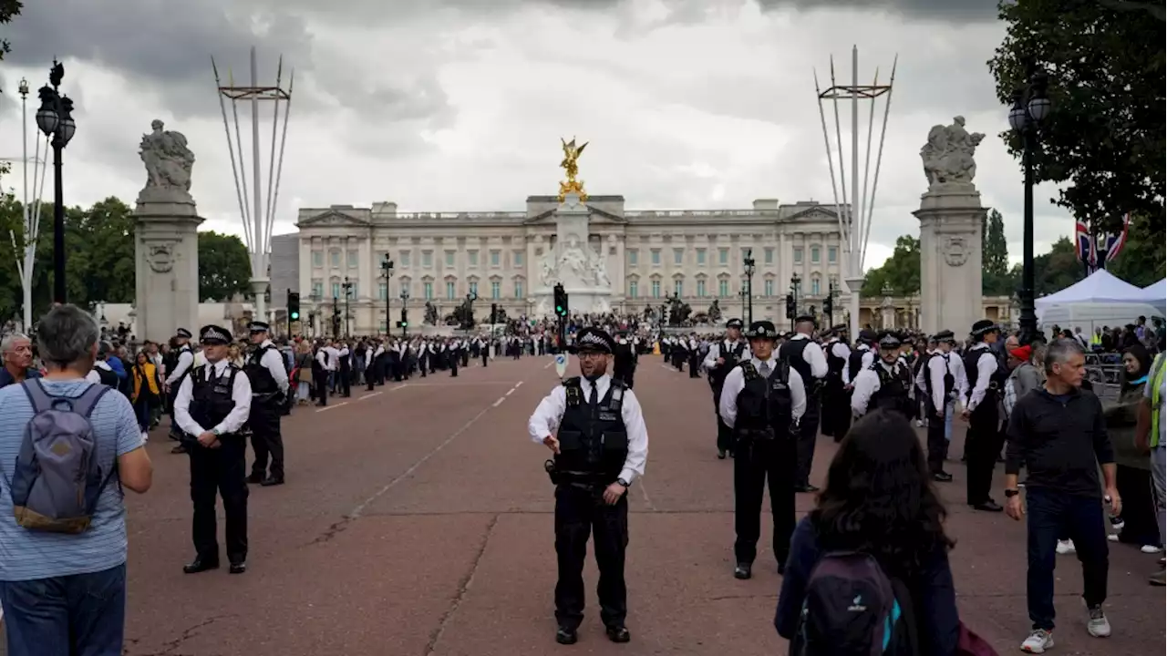 U.K. government warns of public safety risks as crowds grow to mourn Queen Elizabeth II