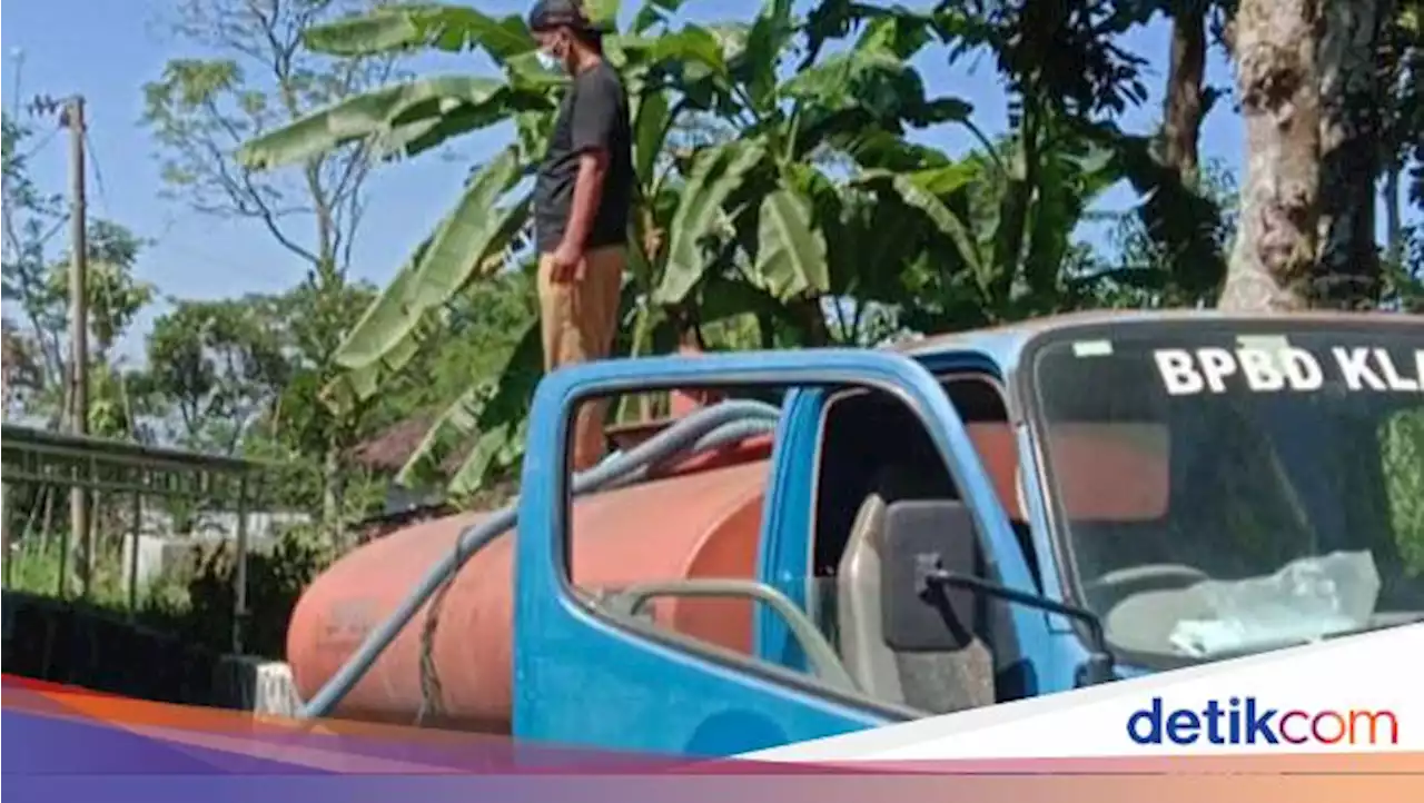 Mulai Kekeringan, Warga Merapi Beli Air Bersih dari Tangki Swasta