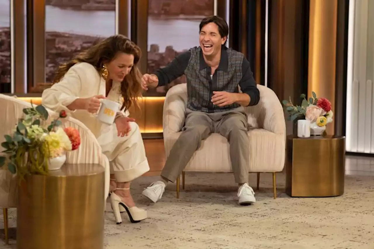 Justin Long Joins Drew Barrymore For Emotional Reunion On ‘The Drew Barrymore Show’