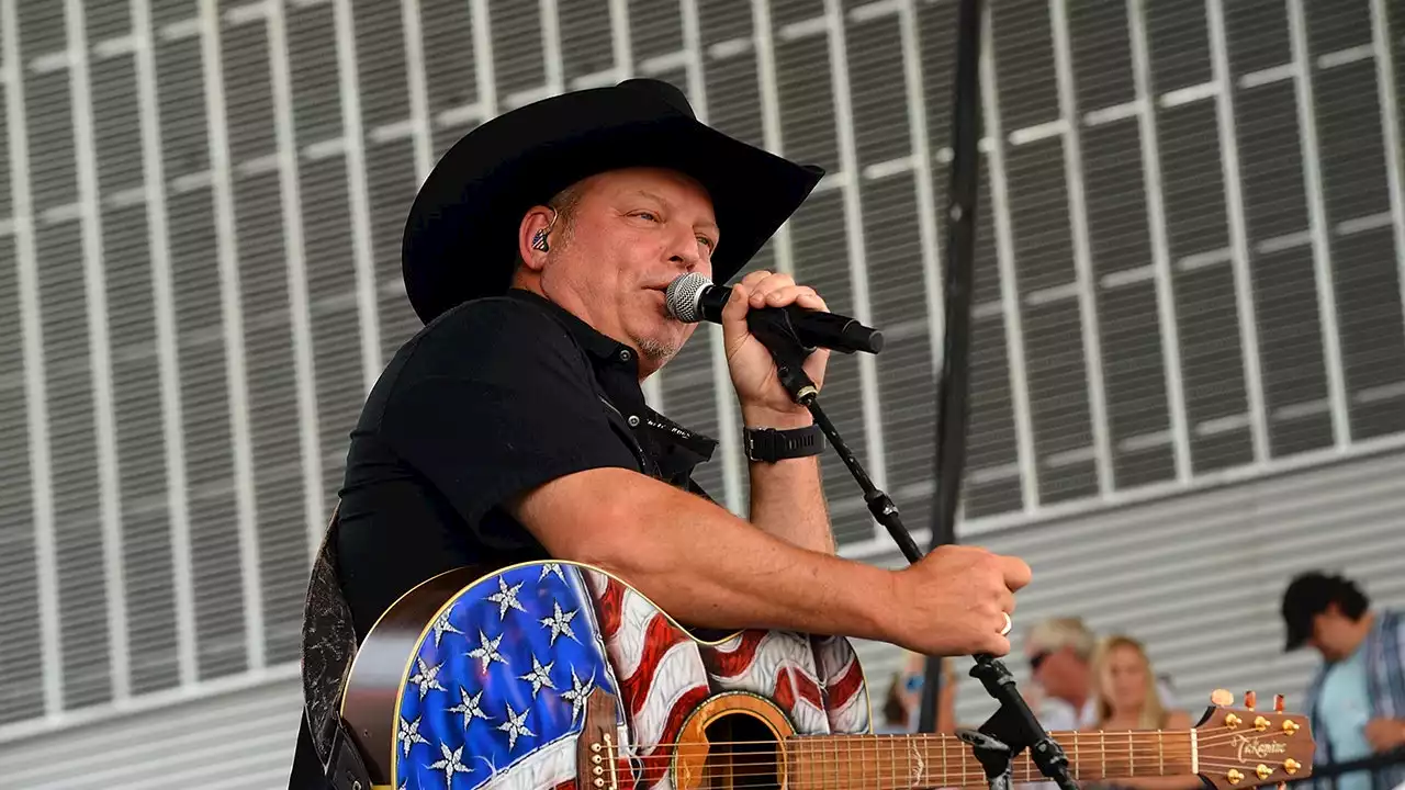 Country star John Michael Montgomery injured in serious tour bus accident: 'Difficult situation'