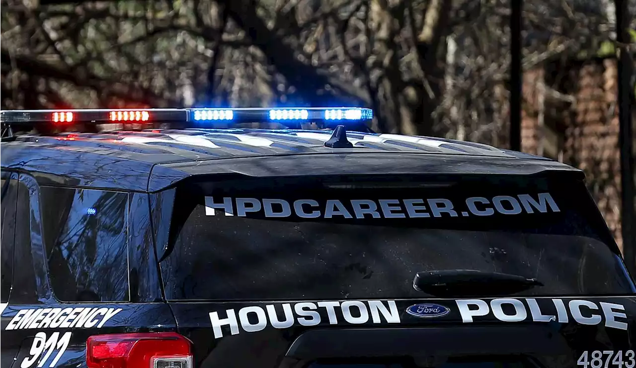 Houston police say teen shot after argument over cell phone