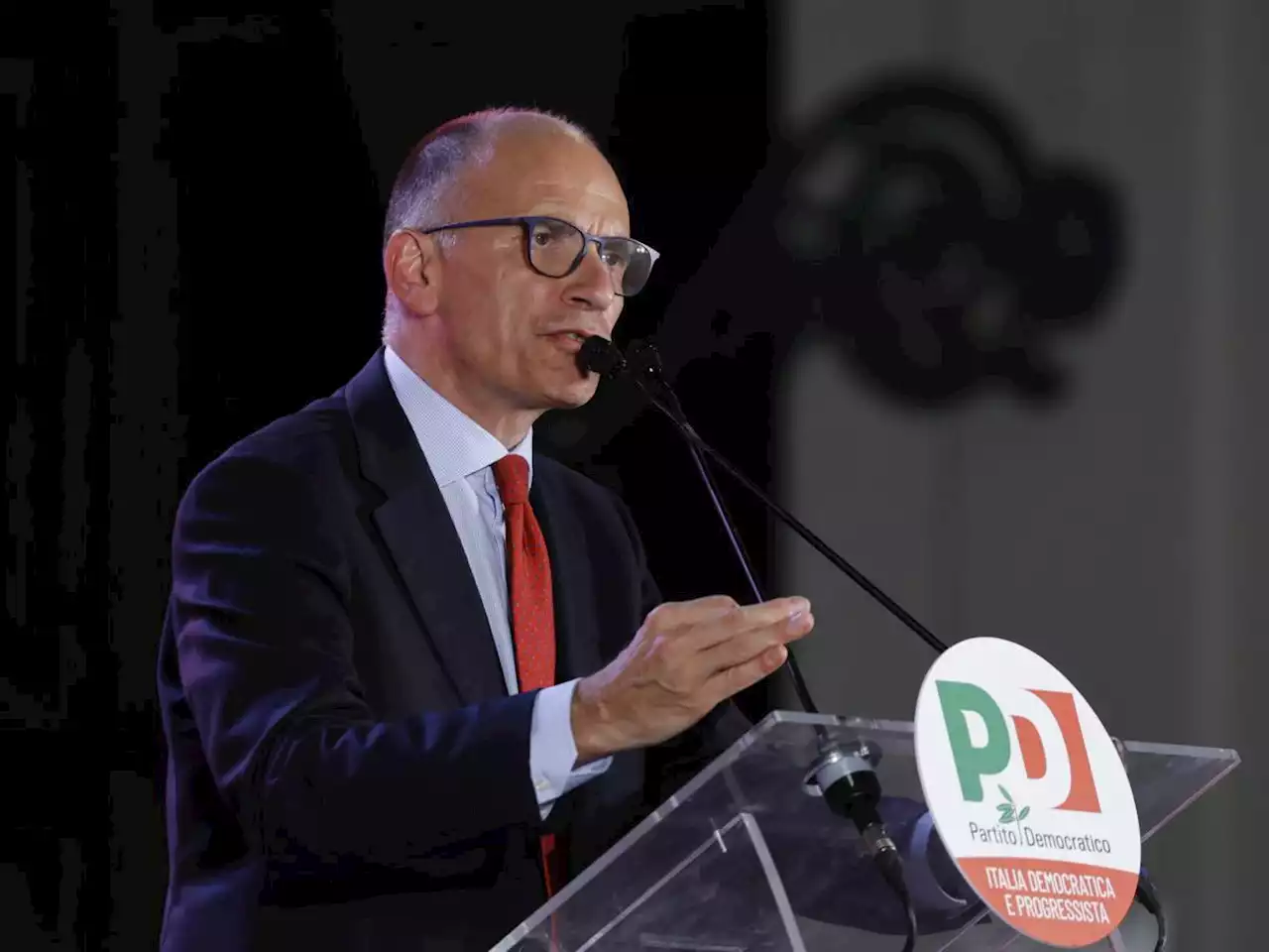 'Votate Pd altrimenti...'. Letta gioca la carta del reddito grillino al Sud