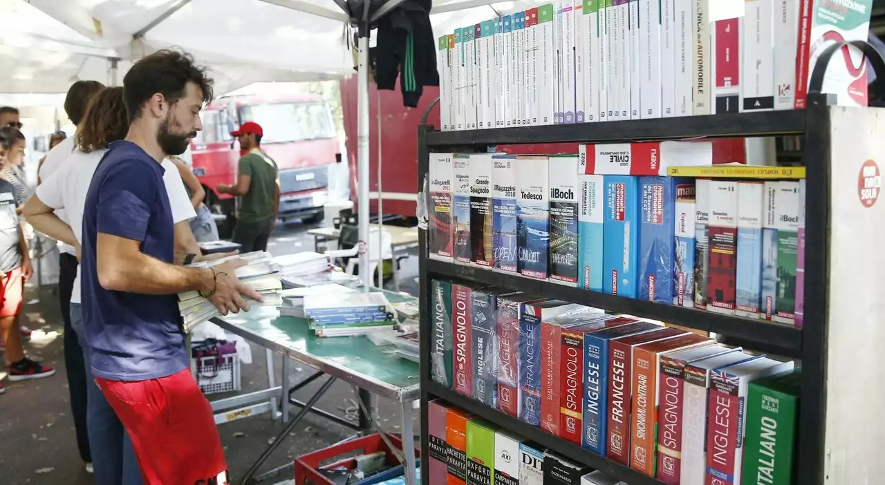 Scuola, per ogni studente mille euro di spesa all'anno. Spunta l’ipotesi e-book, anche per alleggerire gli zaini