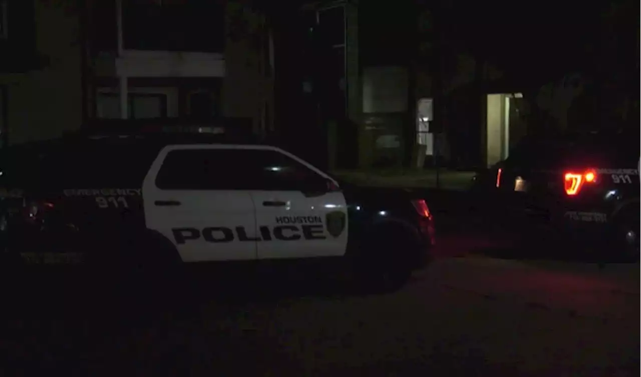 Man who was visiting friend found dead inside apartment bedroom in west Houston, police say