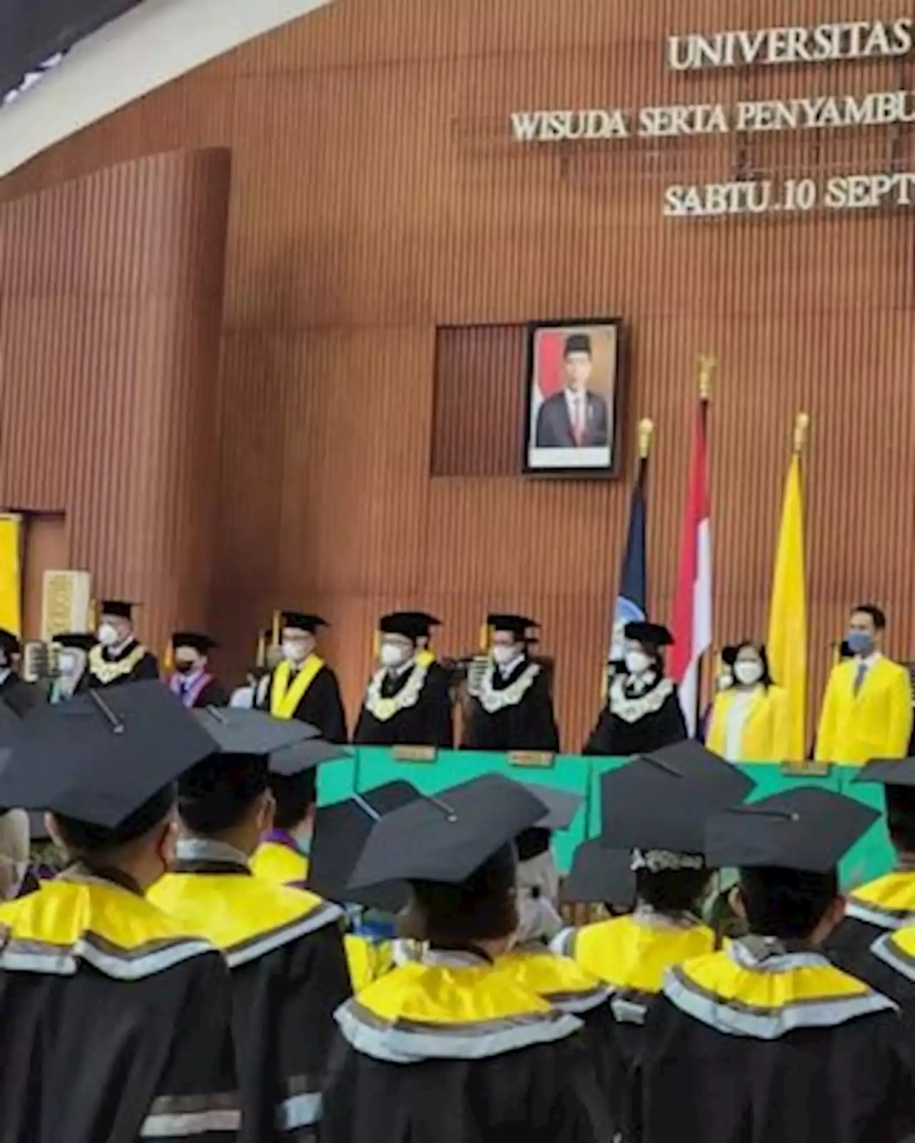 Saleh Husin Berbaur Bersama 8.300 Wisudawan UI