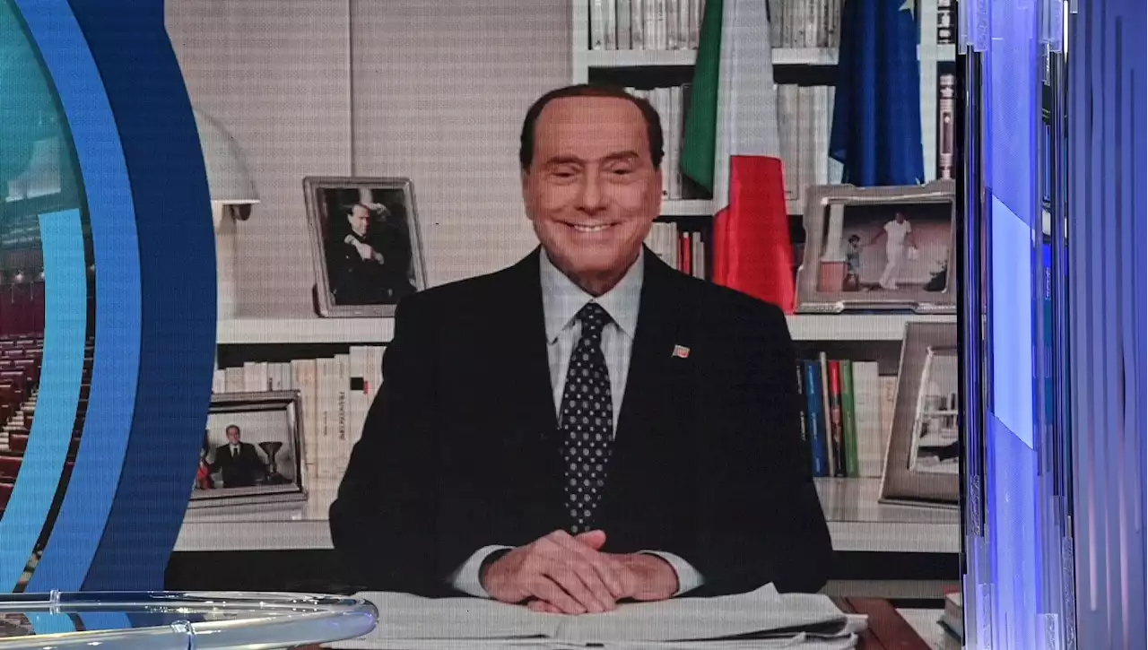 Berlusconi e l’arte di ammaliare che ormai non incanta più gli italiani