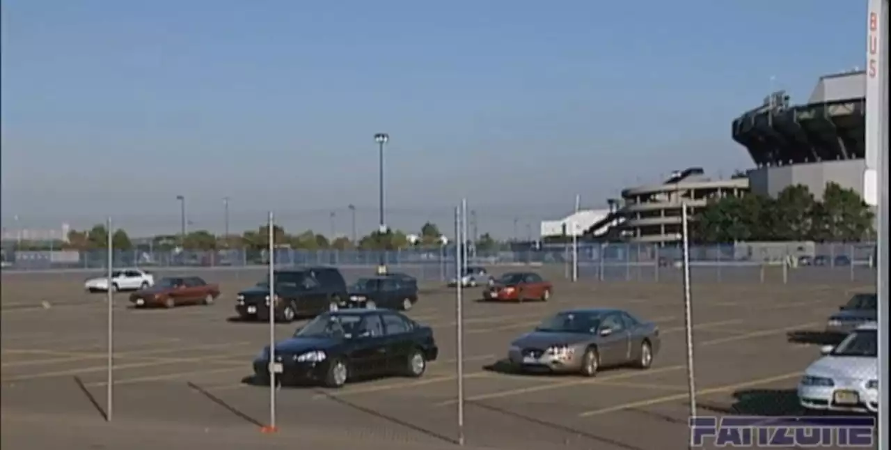 Does Photo Show 9/11 Victims' Cars in NY Giants Commuter Lot?