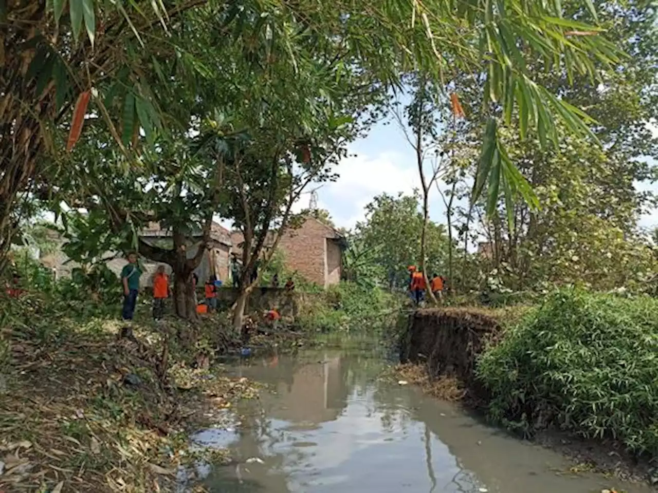 Banyak Sampah dan Ular, 400 Personel Bersihkan Kali Ngece Gentan Sukoharjo