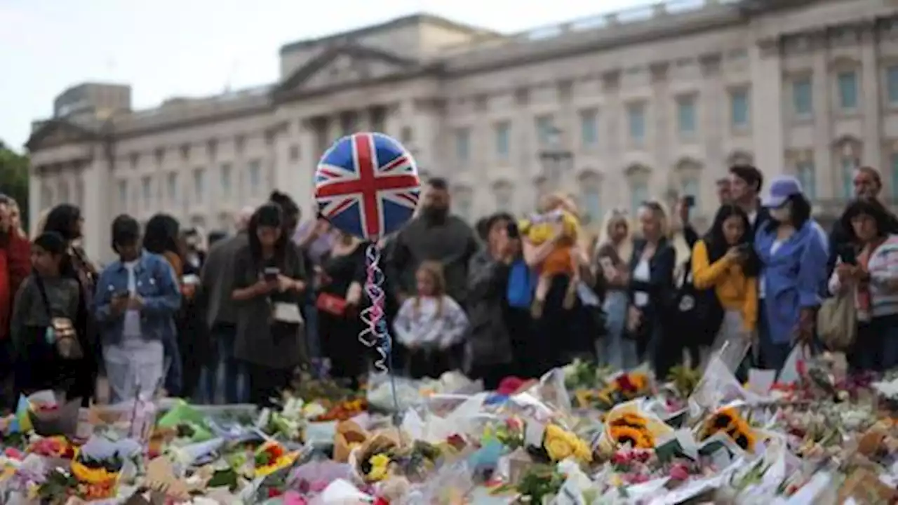 Queen Elizabeth embarks on solemn final journey