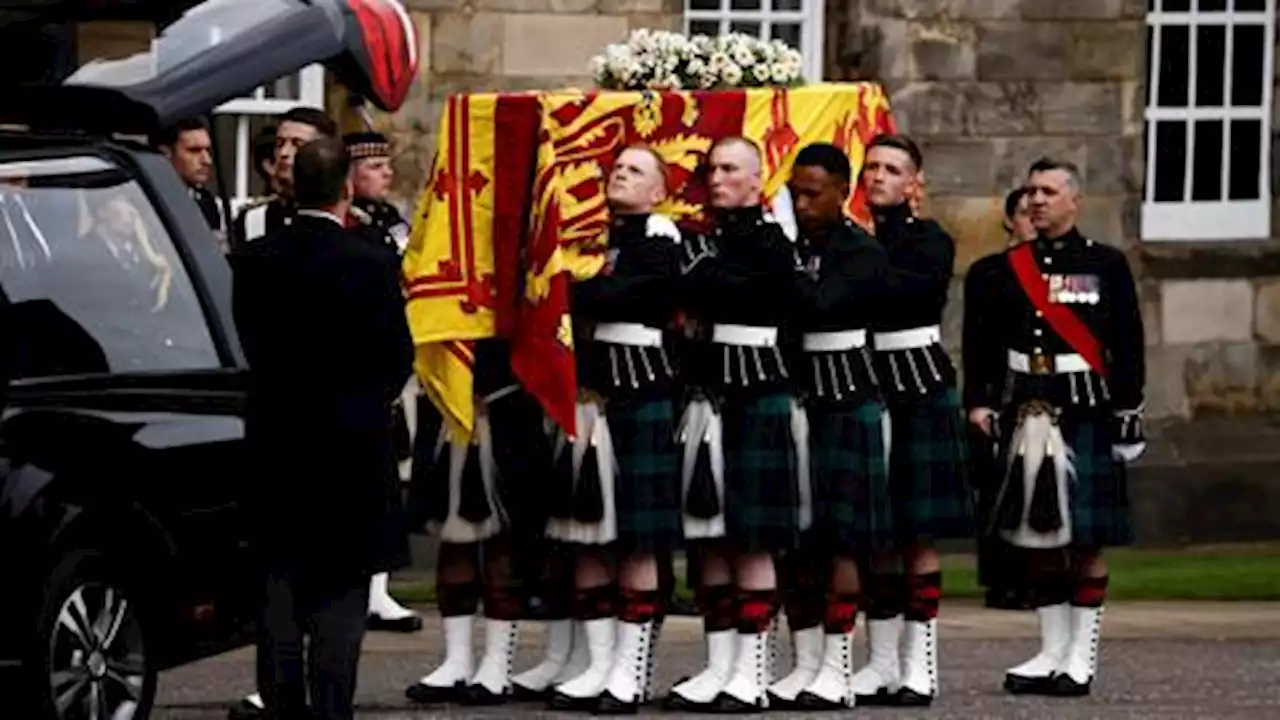 Queen Elizabeth II’s coffin arrives in Edinburgh on final journey