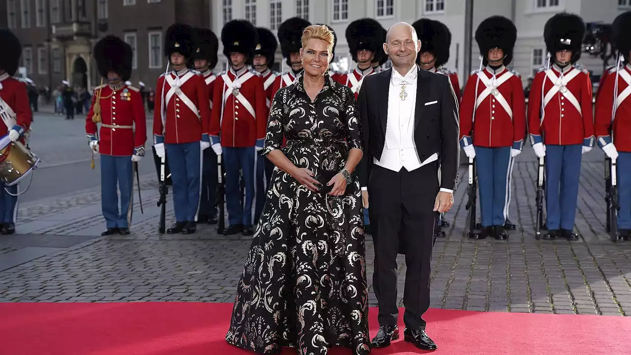 Derfor dukkede Støjberg pludselig op til kongeligt bal med Pape