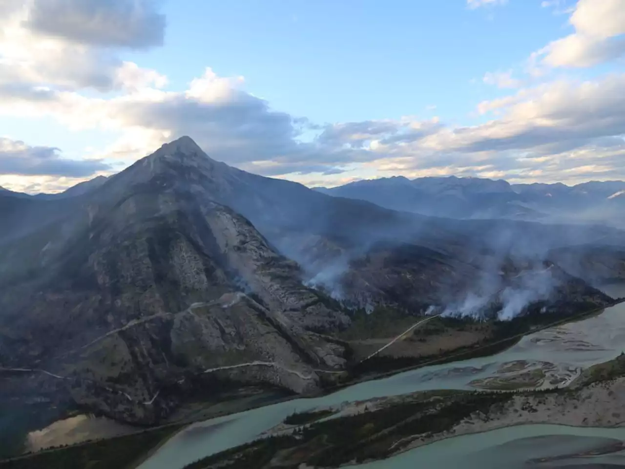 Highway in Alberta could get smoky, but Parks Canada says closing it is a last resort