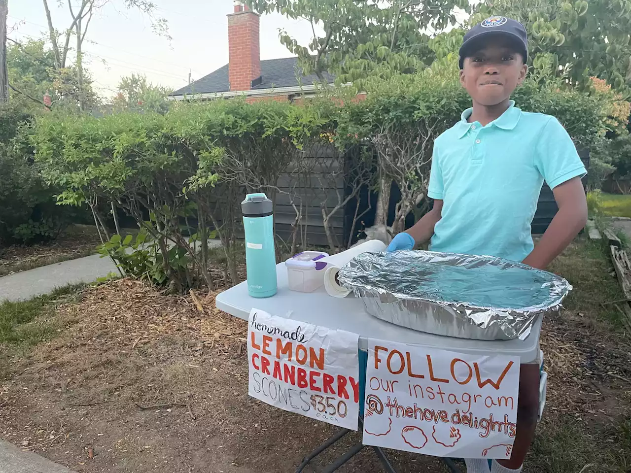 A 10-year-old’s bakery stand was stolen. Neighbors put him back in business.