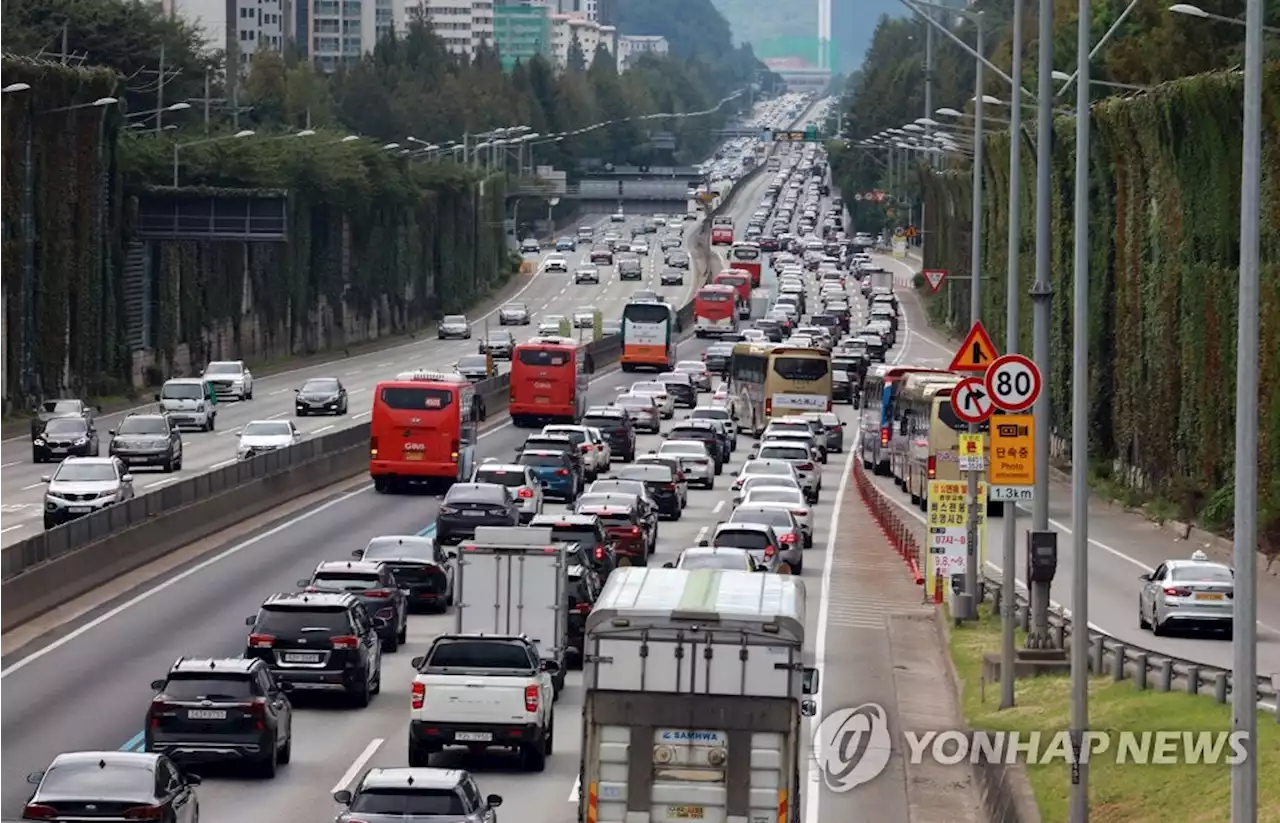 전국 고속도로 양방향 정체…부산→서울 7시간 | 연합뉴스