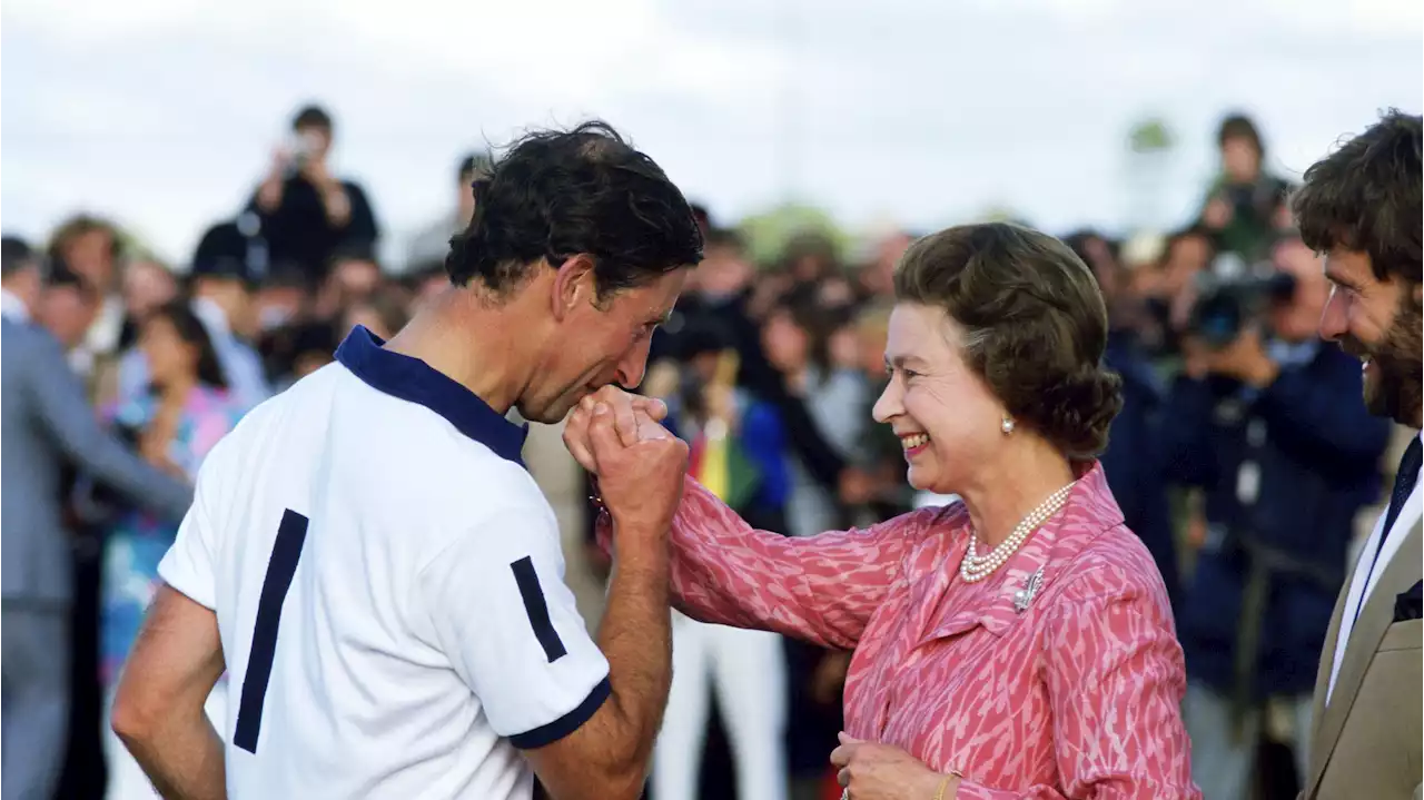 30 Of The Most Touching Photos Of Queen Elizabeth II With The New King