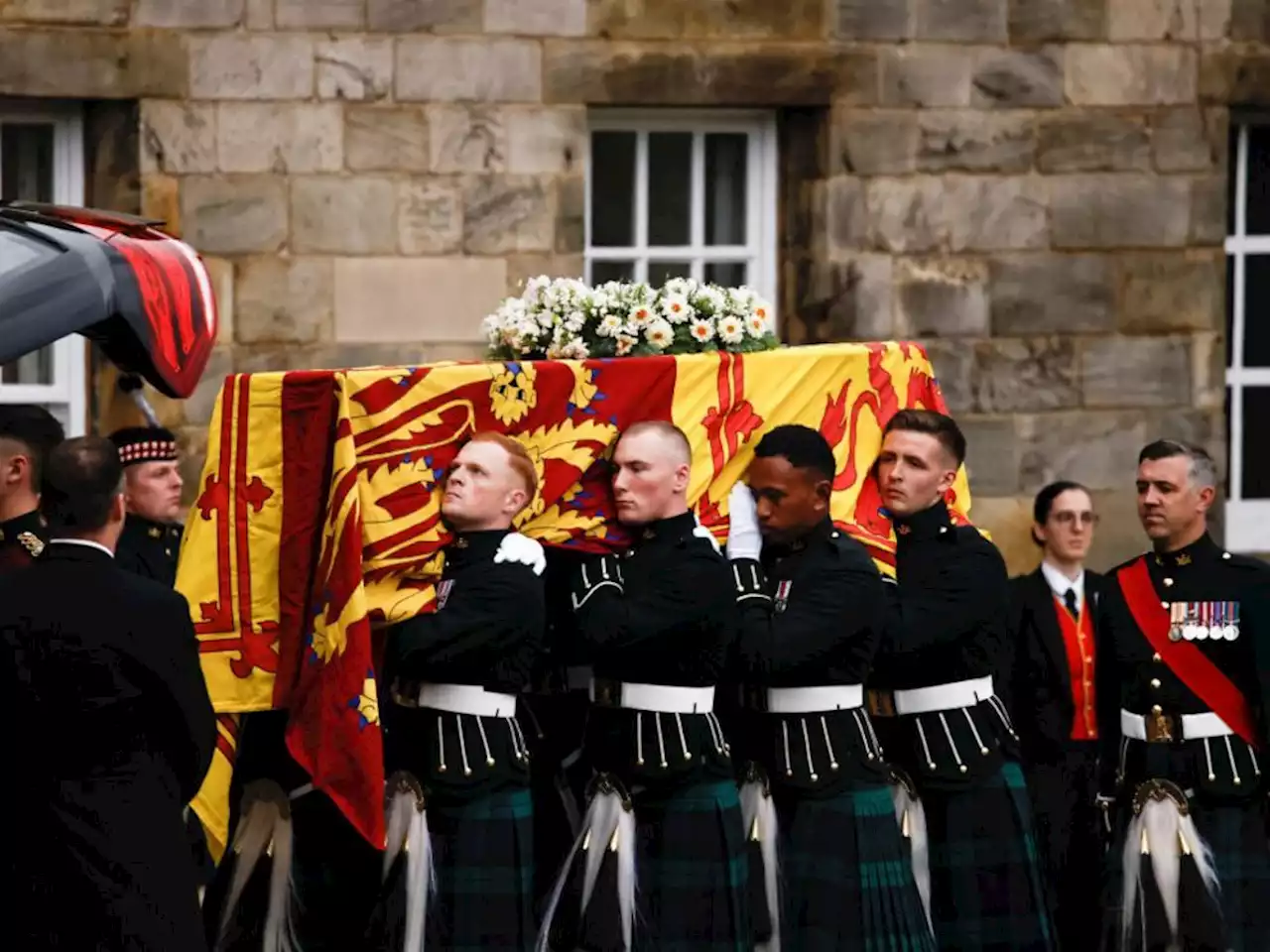 Queen Elizabeth's coffin arrives in Edinburgh as mourners line streets