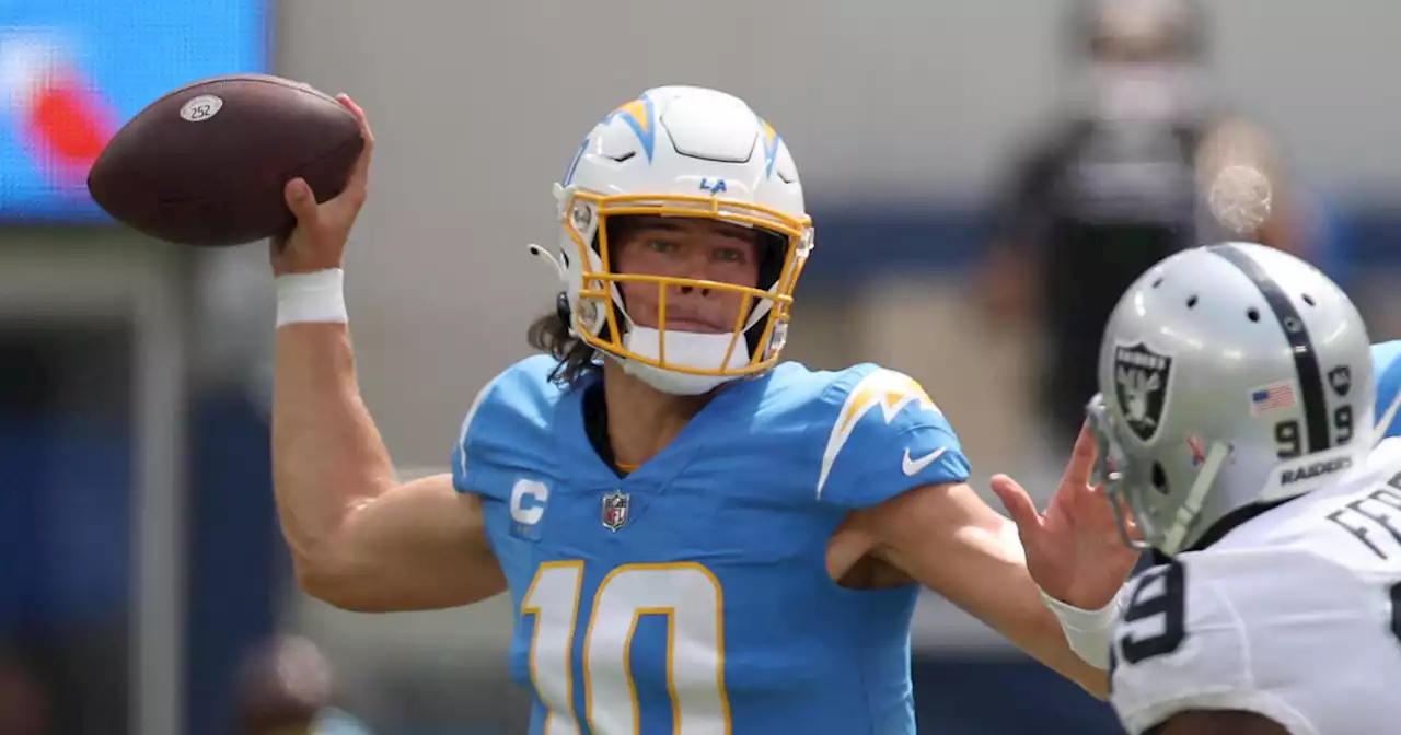 Herbert throws 3 TD passes, Chargers beat Raiders 24-19