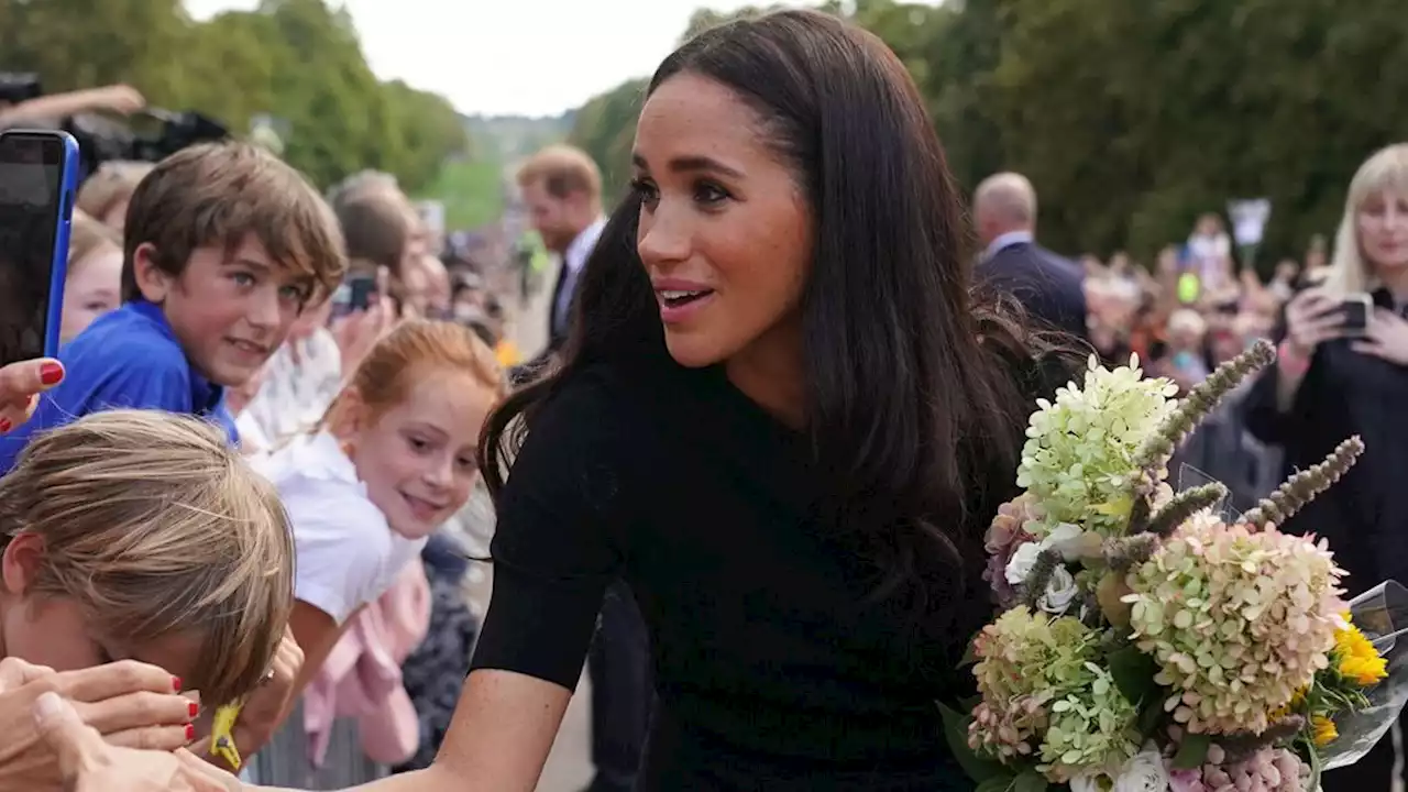 Meghan Markle tactile : son geste inouï face à une ado en plein bain de foule à Windsor