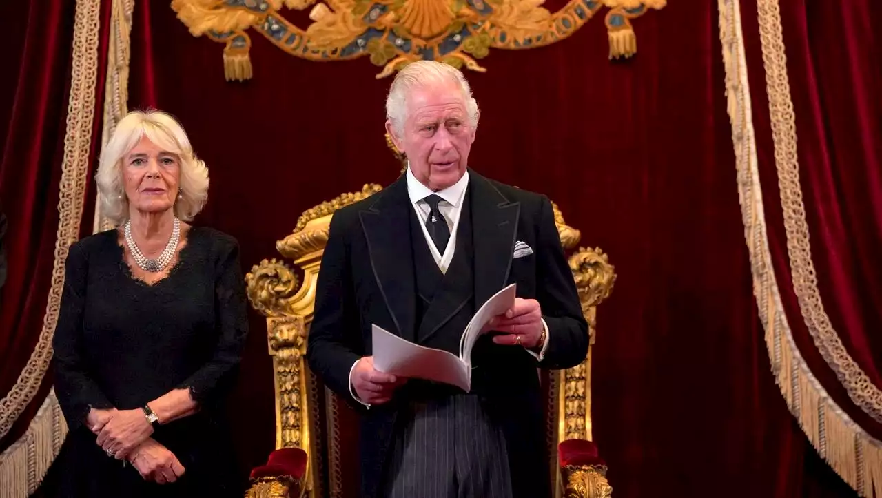 Charles III. und Camilla ziehen vorerst nicht in den Buckingham Palace