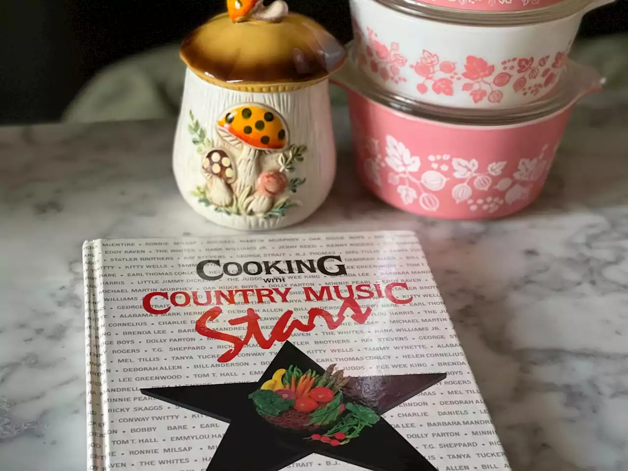 I’m Obsessed With This 1986 Country Music Cookbook