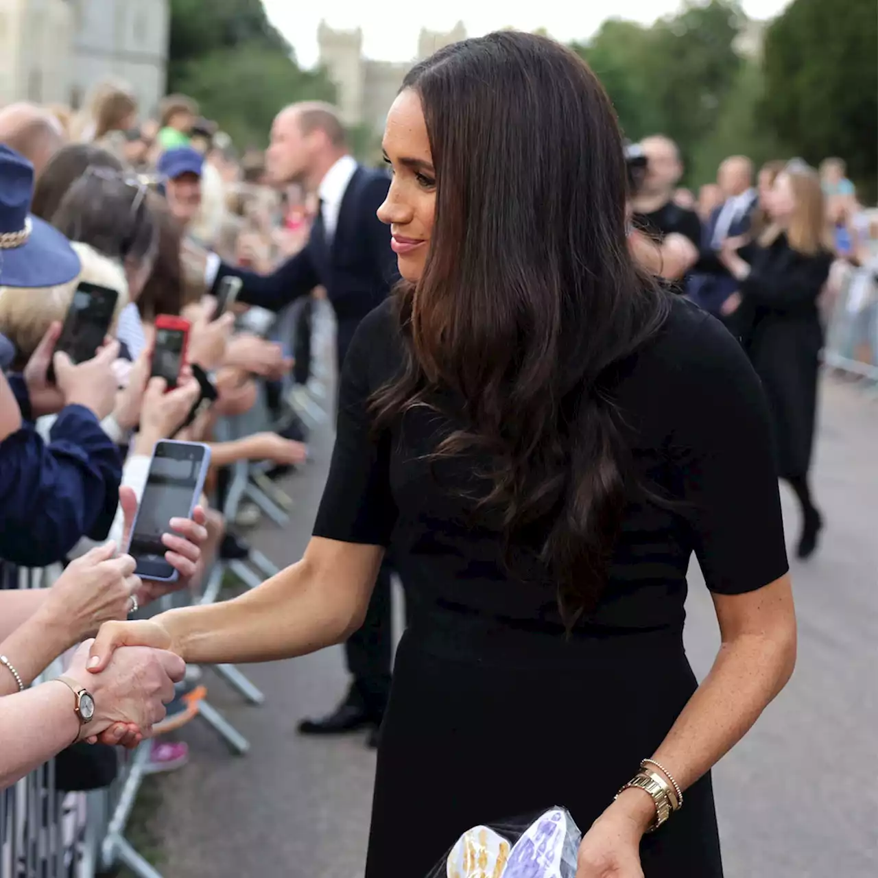 Teen Girl Shares Why She Wanted to 'Welcome' Meghan Markle With Hug After Queen's Death - E! Online