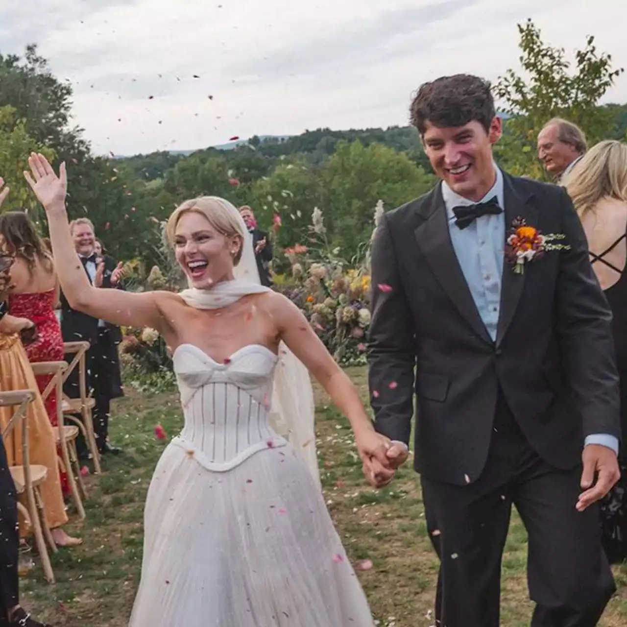 The Carrie Diaries’ AnnaSophia Robb Marries Trevor Paul: Step Inside Their Ceremony - E! Online