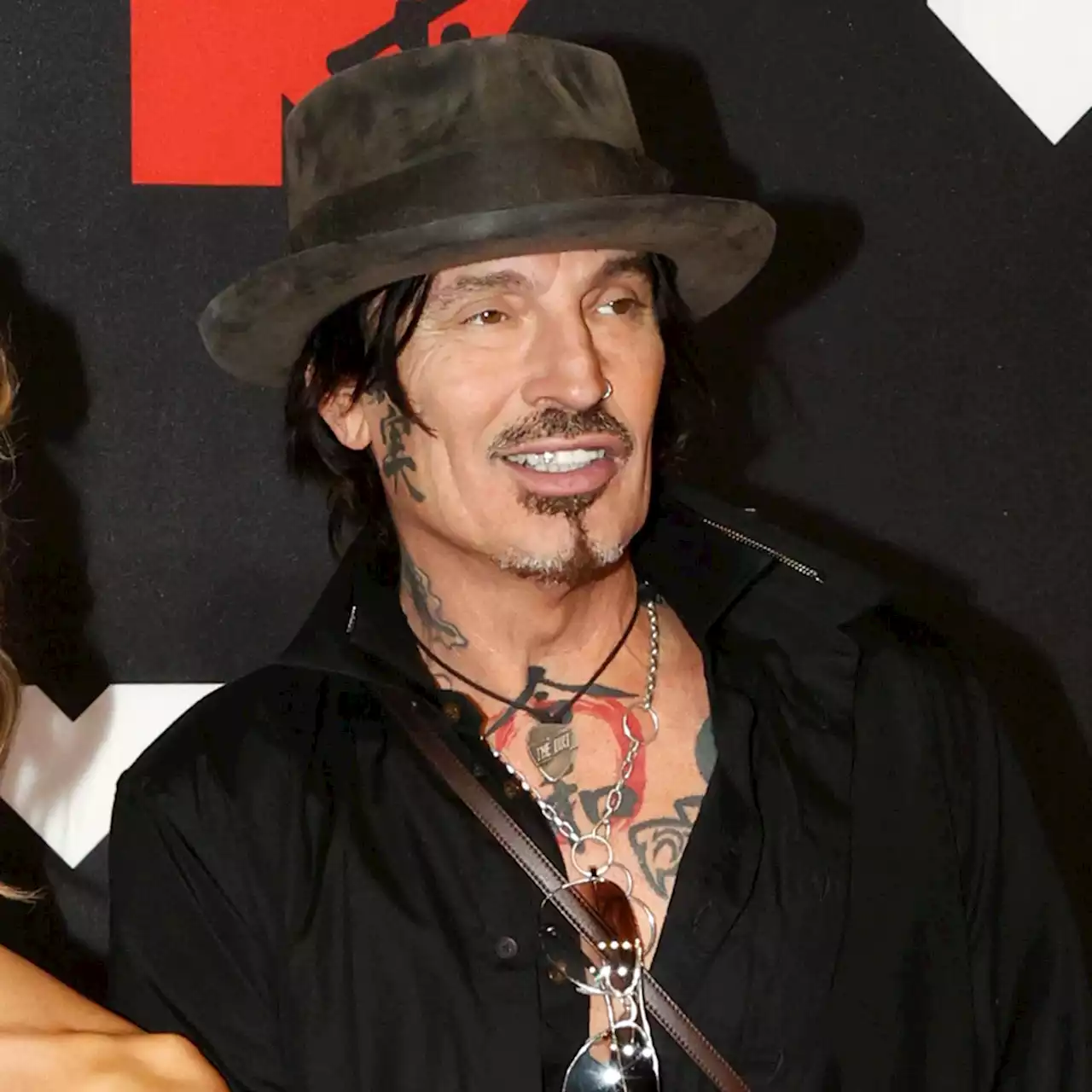 Tommy Lee Joins OnlyFans After That NSFW Photo Incident - E! Online