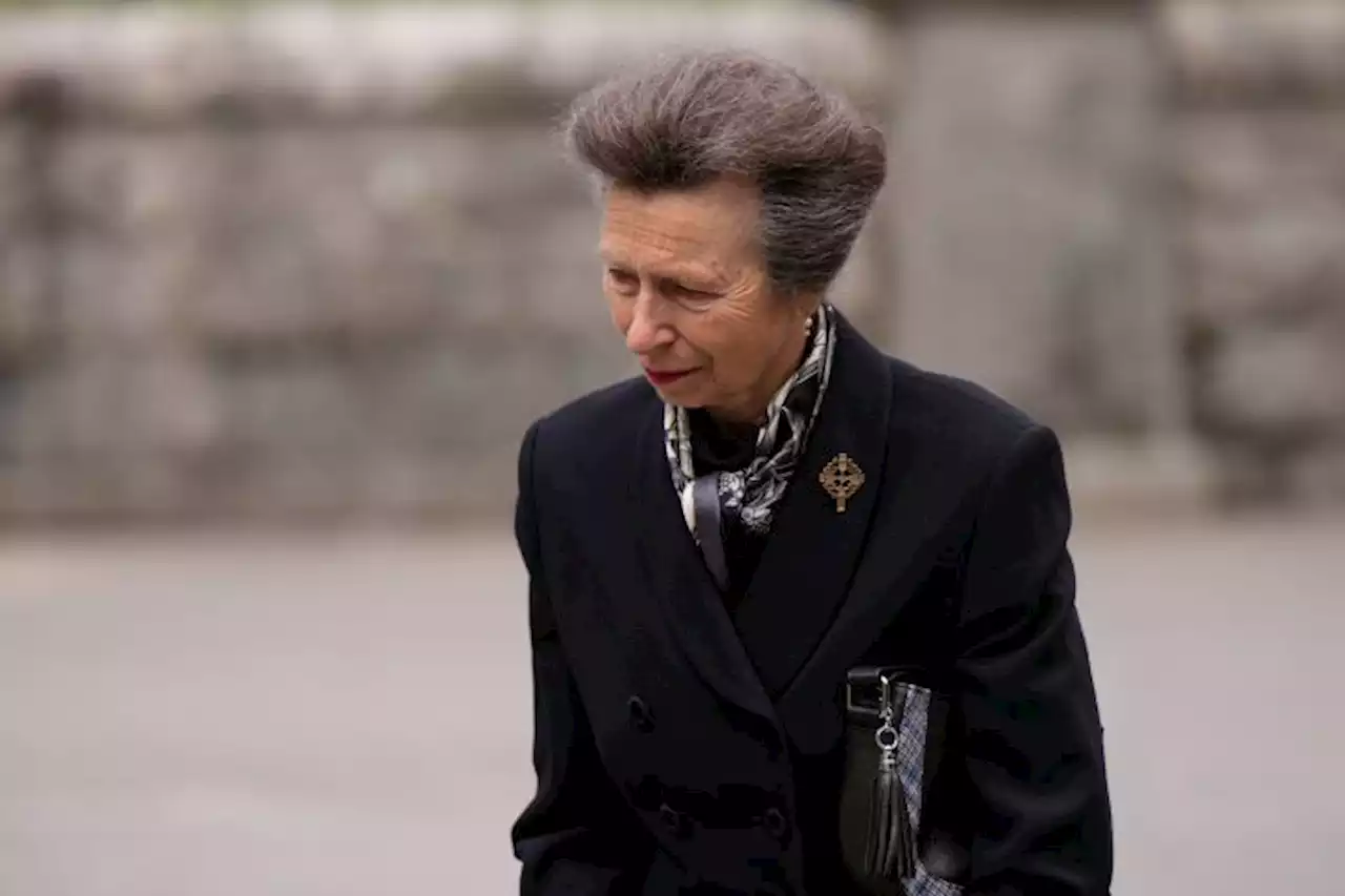 Princess Anne Curtsies To Her Mother Queen Elizabeth’s Coffin In Moving Tribute