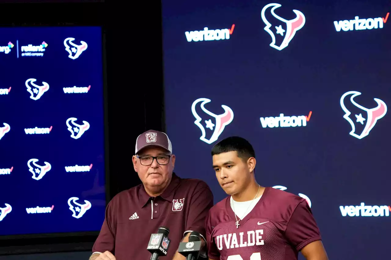 Uvalde football team from NRG Stadium suite: 'We're all Texans fans now'