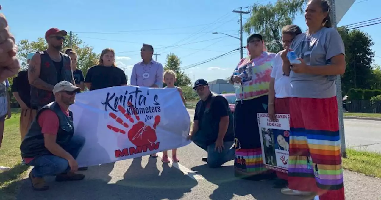 Walk raising awareness about murdered and missing Indigenous people arrives in Fredericton - New Brunswick | Globalnews.ca