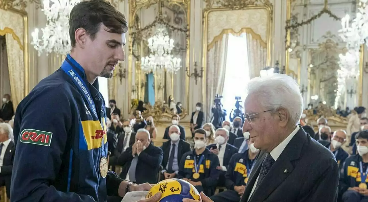 Italvolley, Mattarella e Draghi incontrano i campioni del mondo «Siete un esempio per tutti gli altri sport»