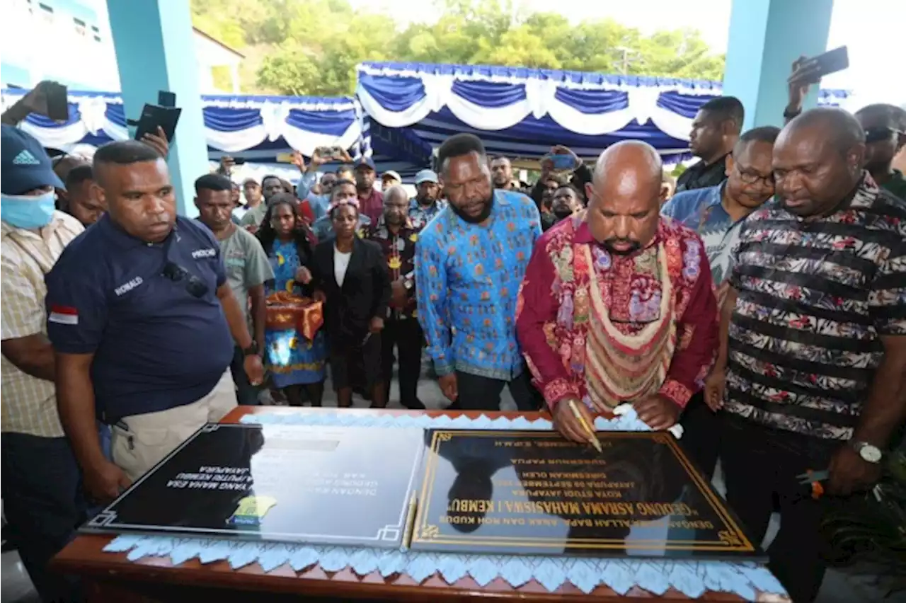 Gubernur Resmikan Gedung Greja Mahasiswa Kembu